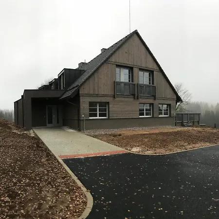 Apartman 8 *